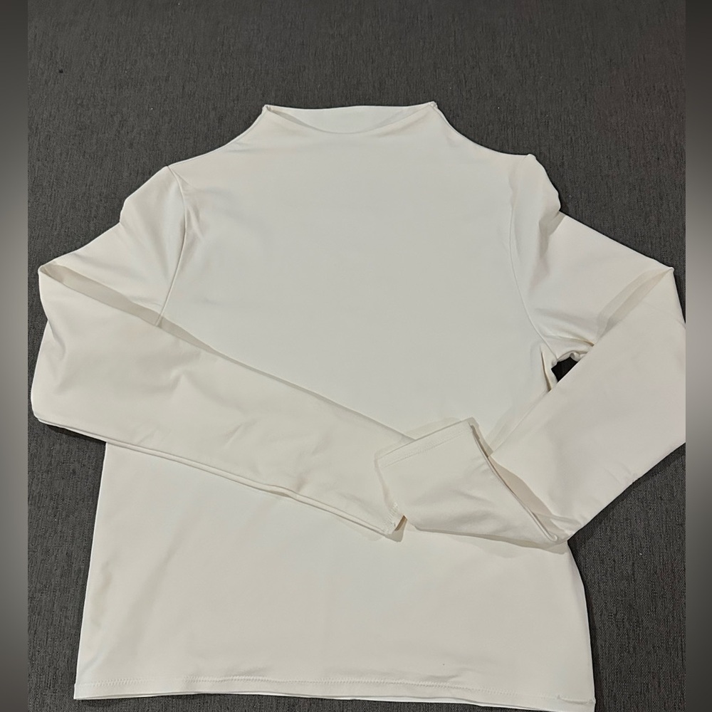 NWOT Fabletics Seamless Long Sleeve Essential Tee